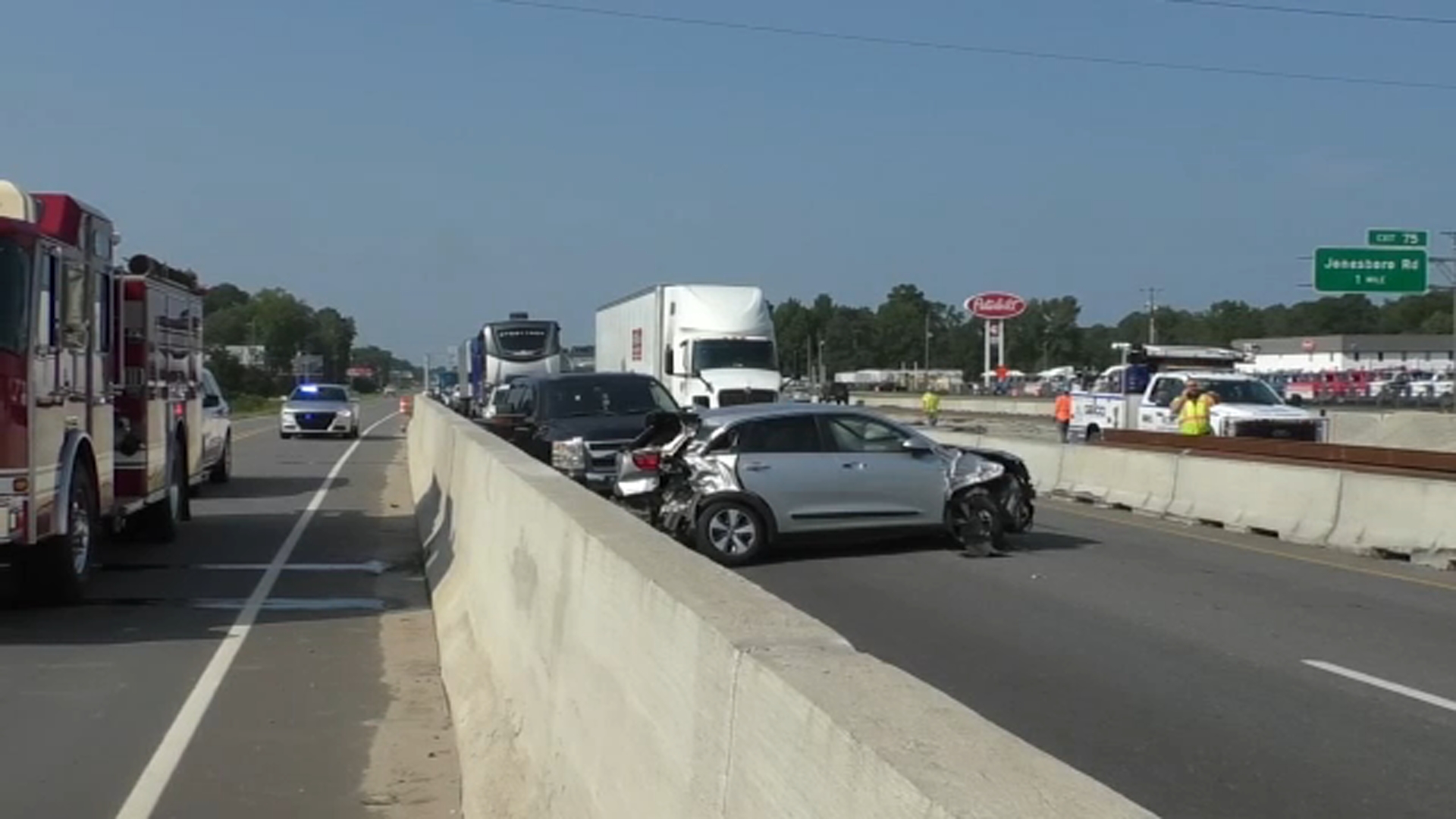 1 hospitalized after six-car crash on I-95 in Dunn