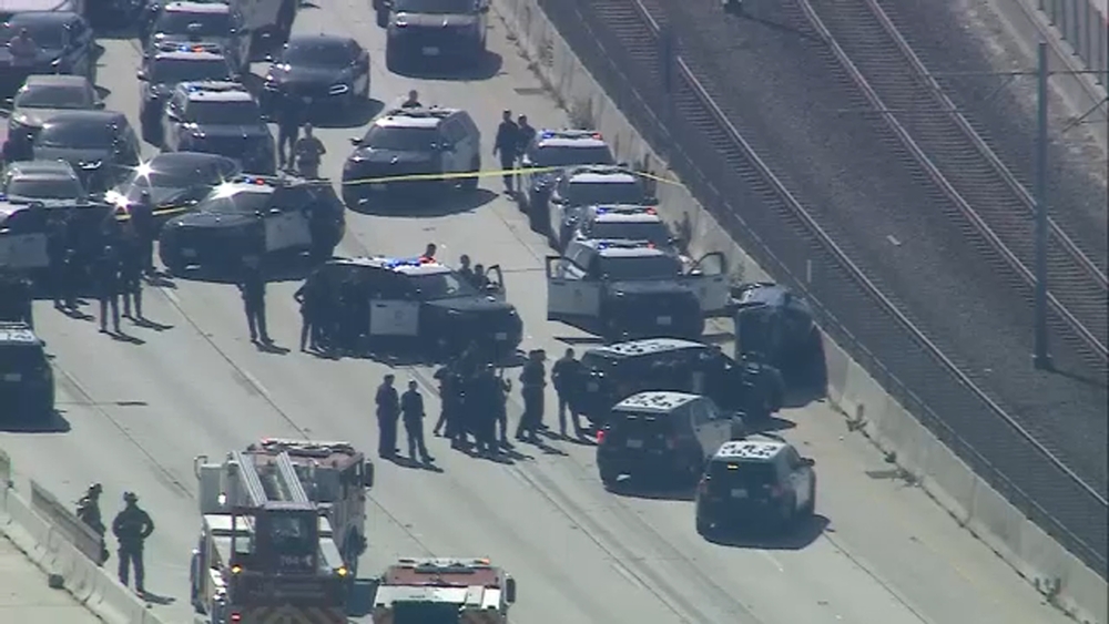 Suspect crashes after chase, triggering major 105 Freeway backup