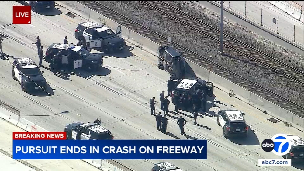 Chase ends in crash, shutting down eastbound 105 Freeway in South LA