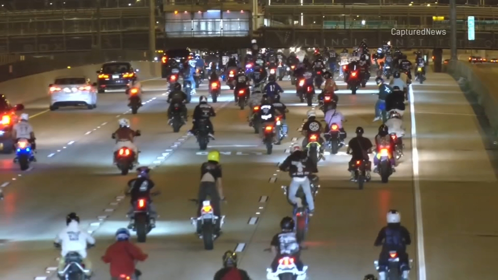 VIDEO: Hundreds of motorcycle riders spotted on Dan Ryan Expy.