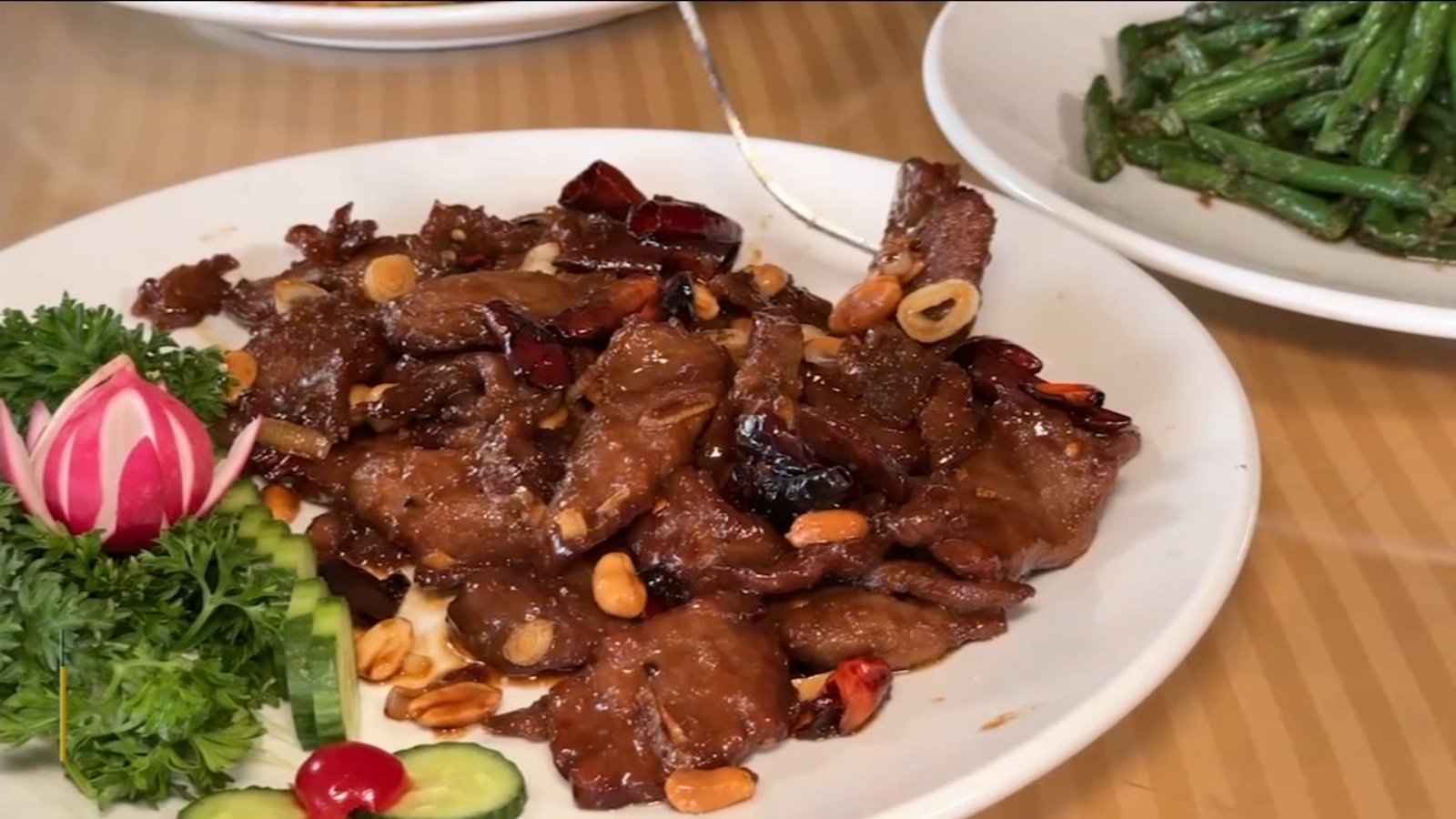 Hu’s Szechwan Restaurant has been a Westside favorite for nearly 50 years – 7 Community Eats Hu’s Szechwan Restaurant has been a Westside favorite for nearly 50 years – 7 Community Eats