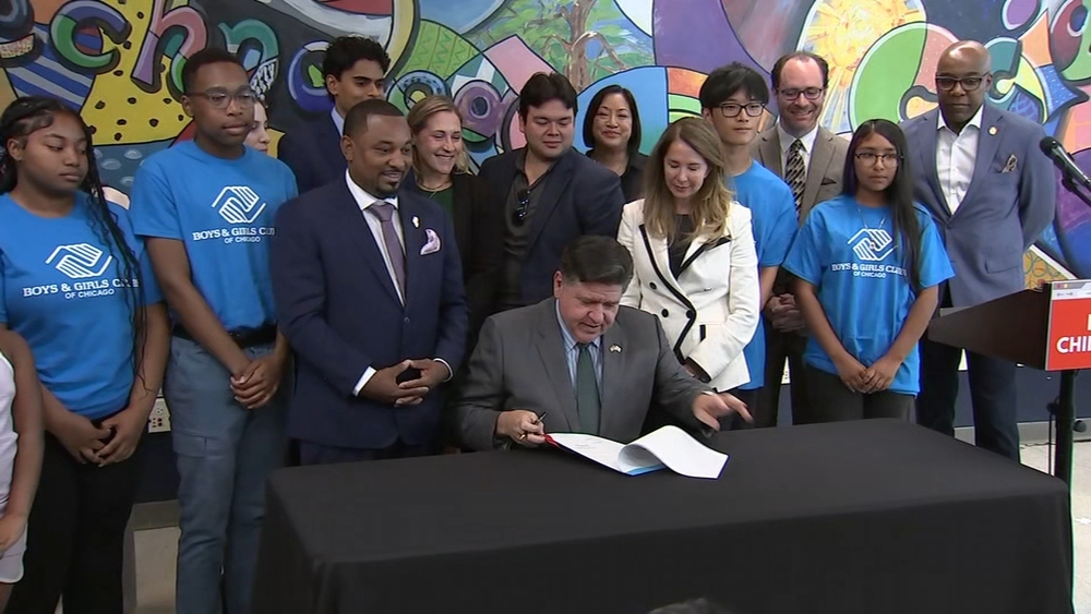 Pritzker signs law regulating how social platforms interact with kids