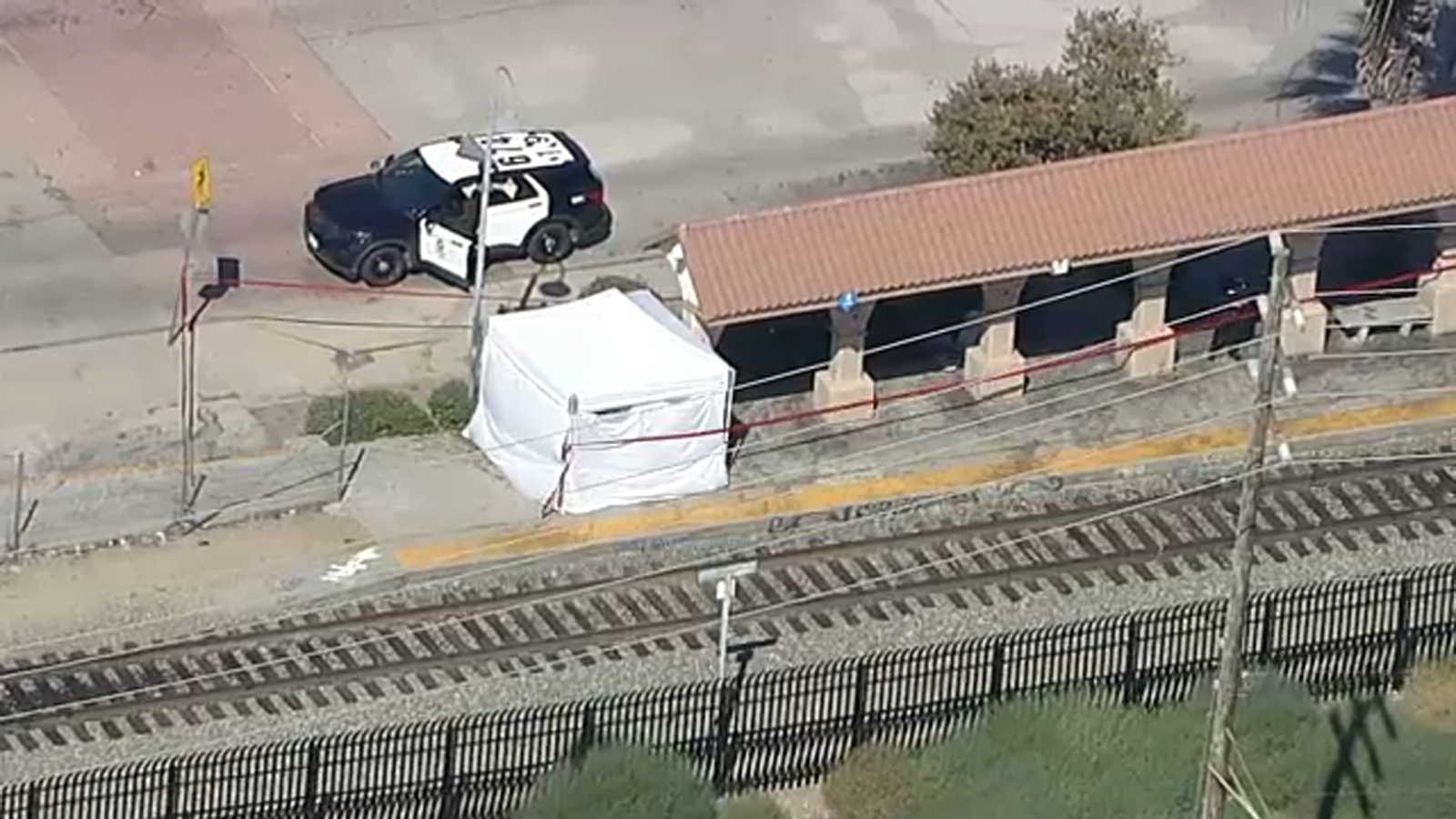 1 dead after stabbing at Metrolink station in San Fernando Valley; suspect caught after hours-long manhunt 1 dead after stabbing at Metrolink station in San Fernando Valley; suspect caught after hours-long manhunt
