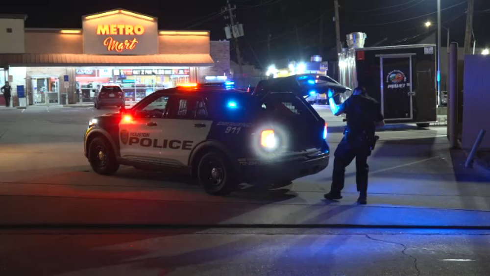 Two men shot while walking in what appears to be a random drive by in NW Houston, HPD says