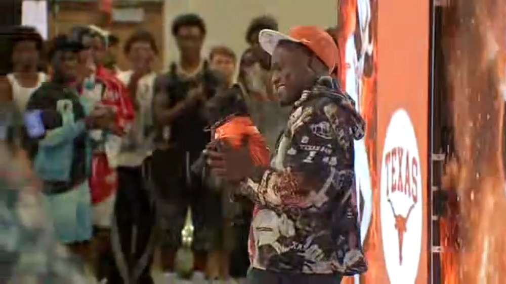 Top-ranked high school football running back Landen Williams-Callis commits to Univ. of Texas