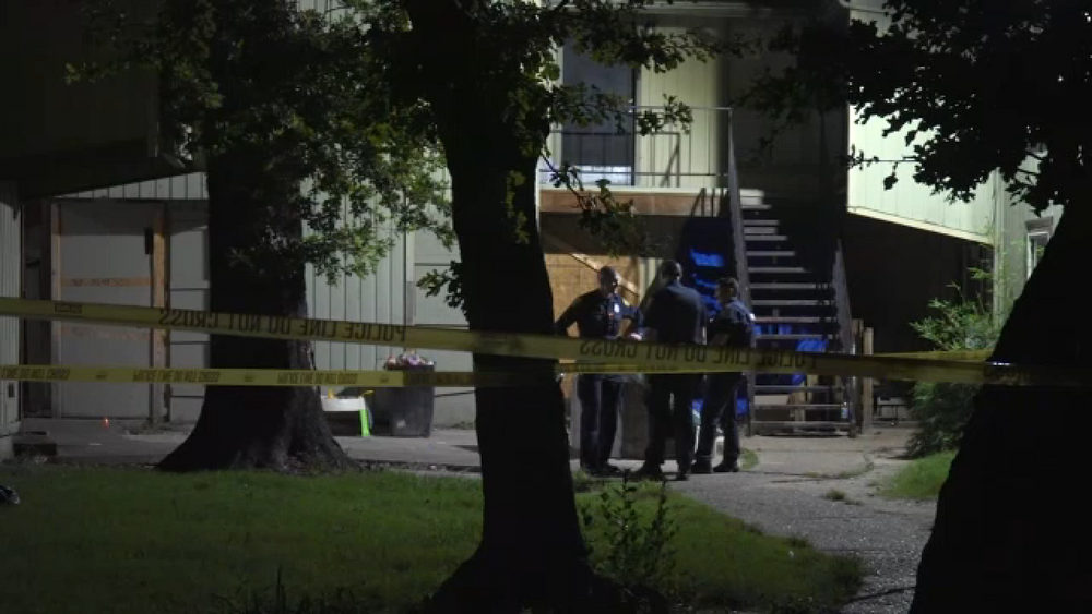 Man found shot to death in northwest Houston apartment courtyard, HPD says