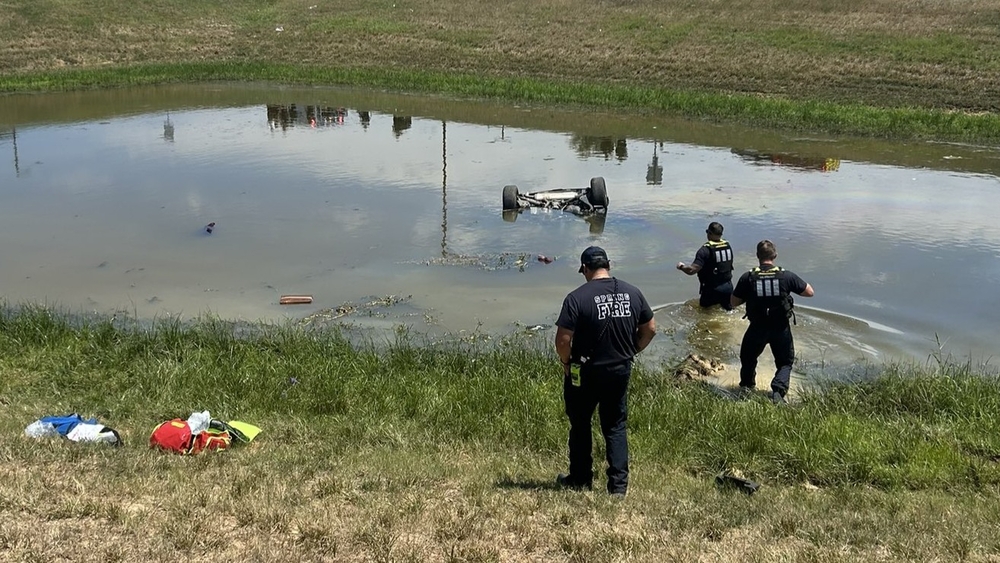 Man dead after veering off road into retention pond: HCSO