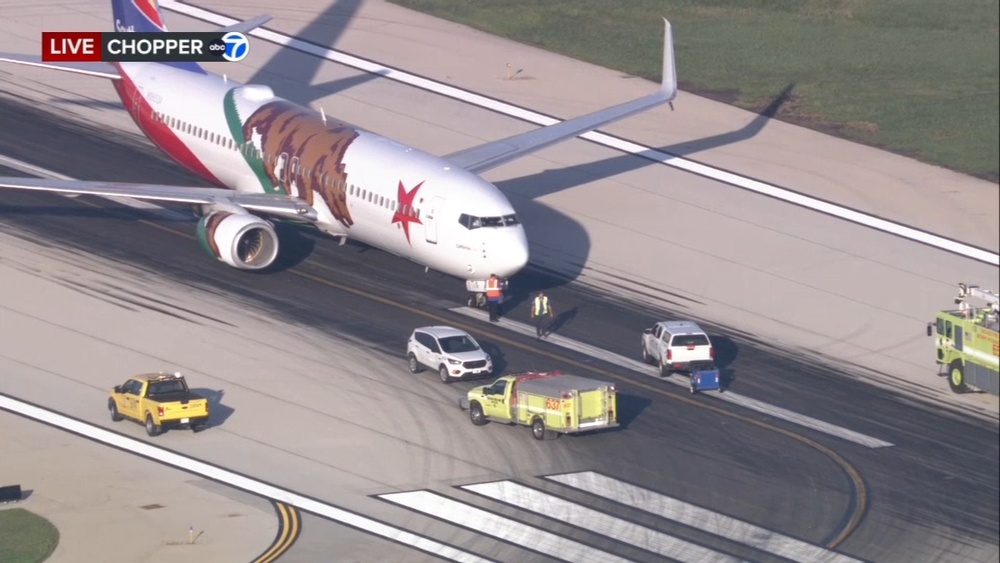 LIVE: Emergency response to Southwest flight at Chicago Midway airport