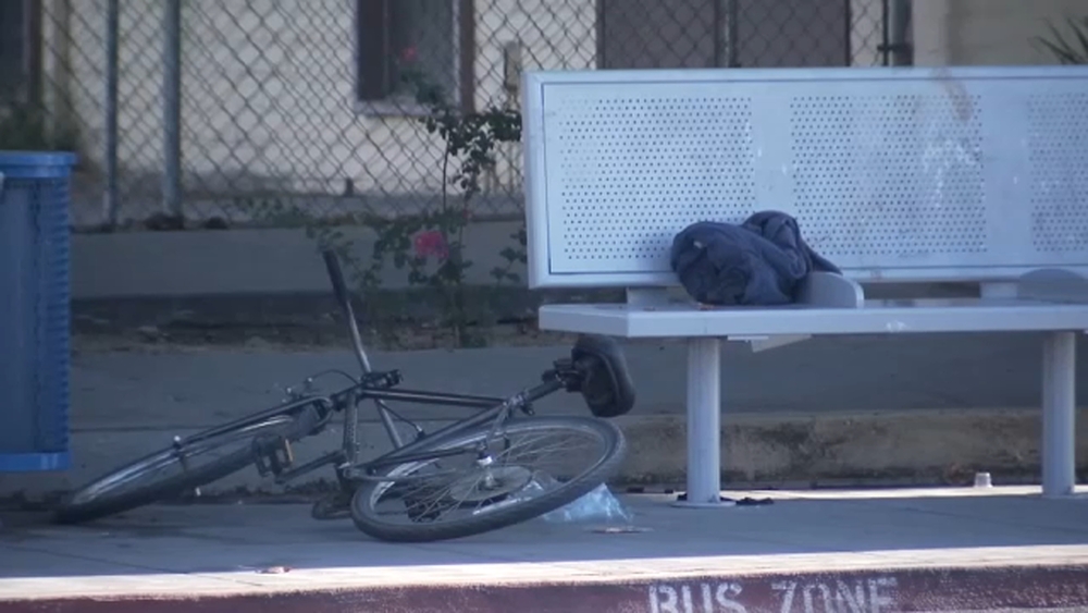 1 hospitalized after stabbing in central Fresno, police say