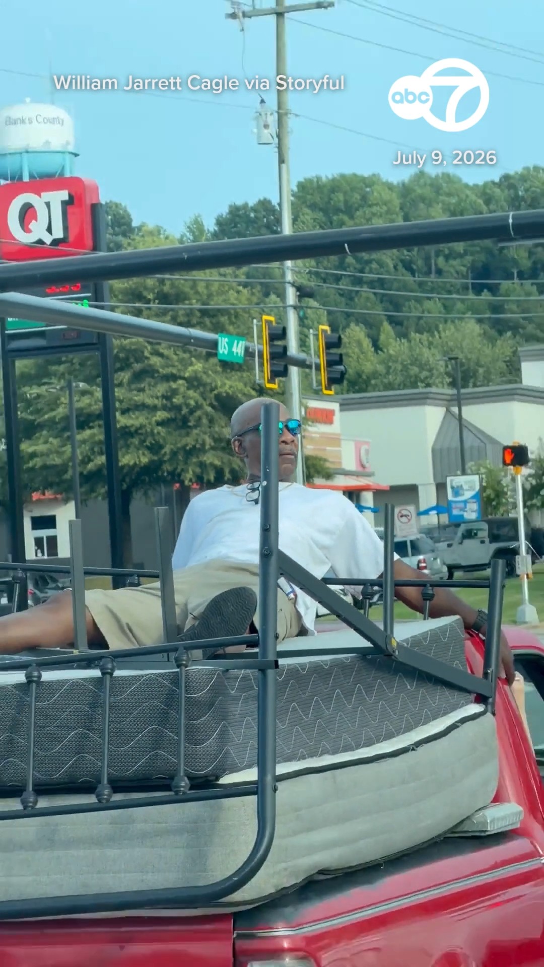 Man uses interesting method to transport furniture