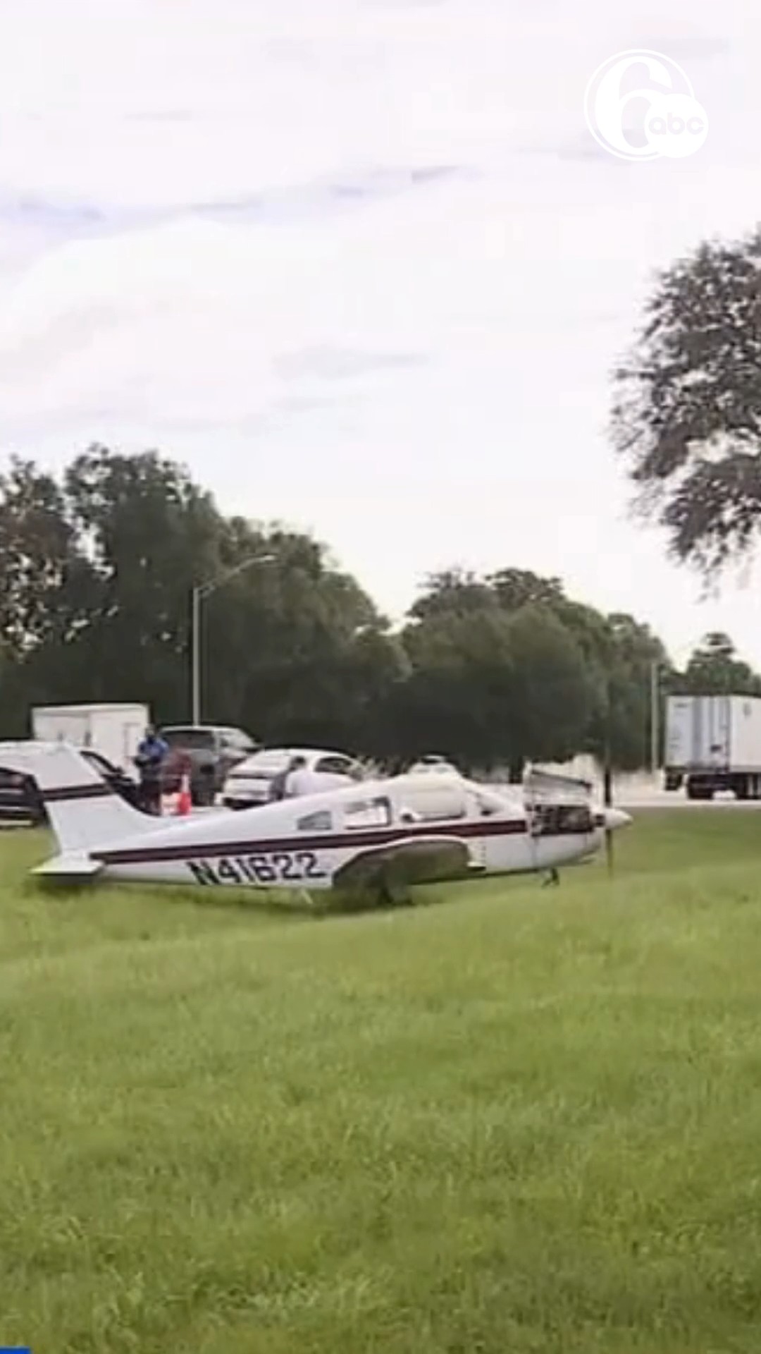 Small plane makes emergency landing on Florida highway
