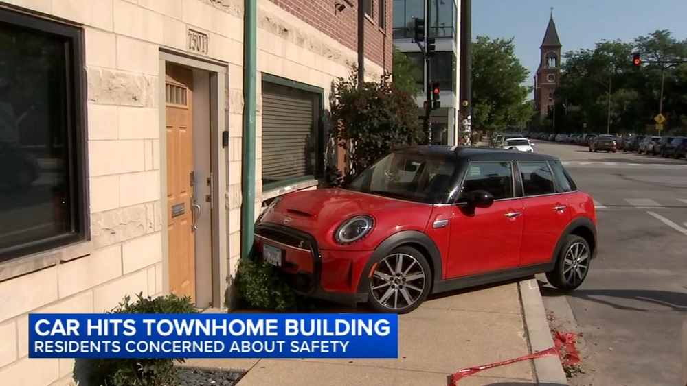 Vehicle finally removed from Chicago townhome after crash: homeowners