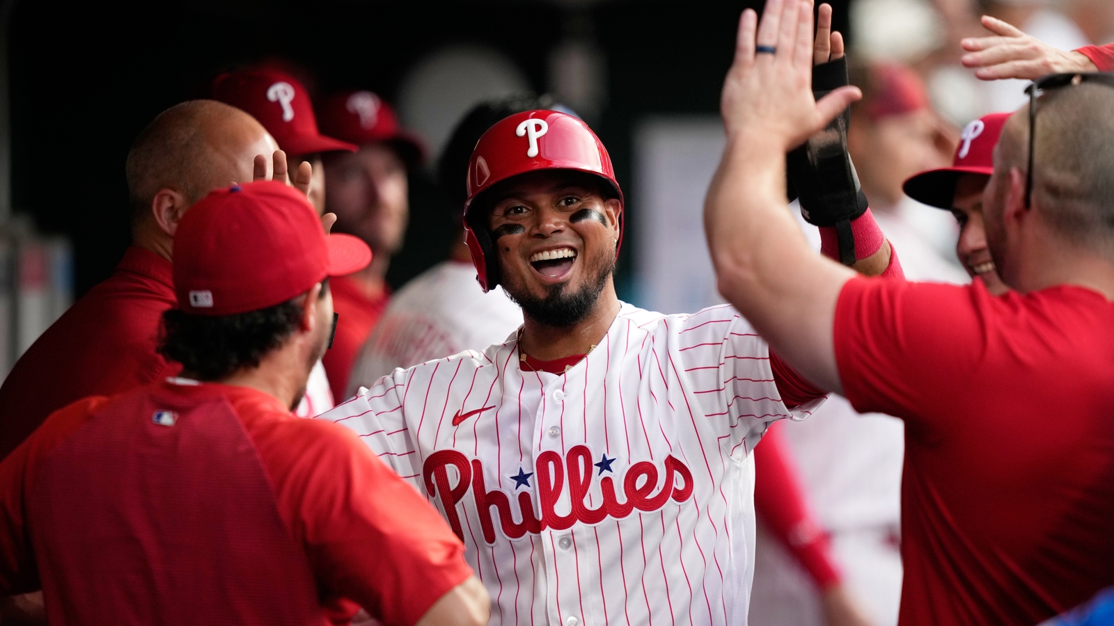 Luis Arraez gets standing O in Phillies debut: 'That was beautiful ...