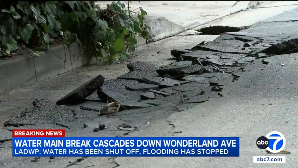 Water main break shuts down Hollywood Hills road