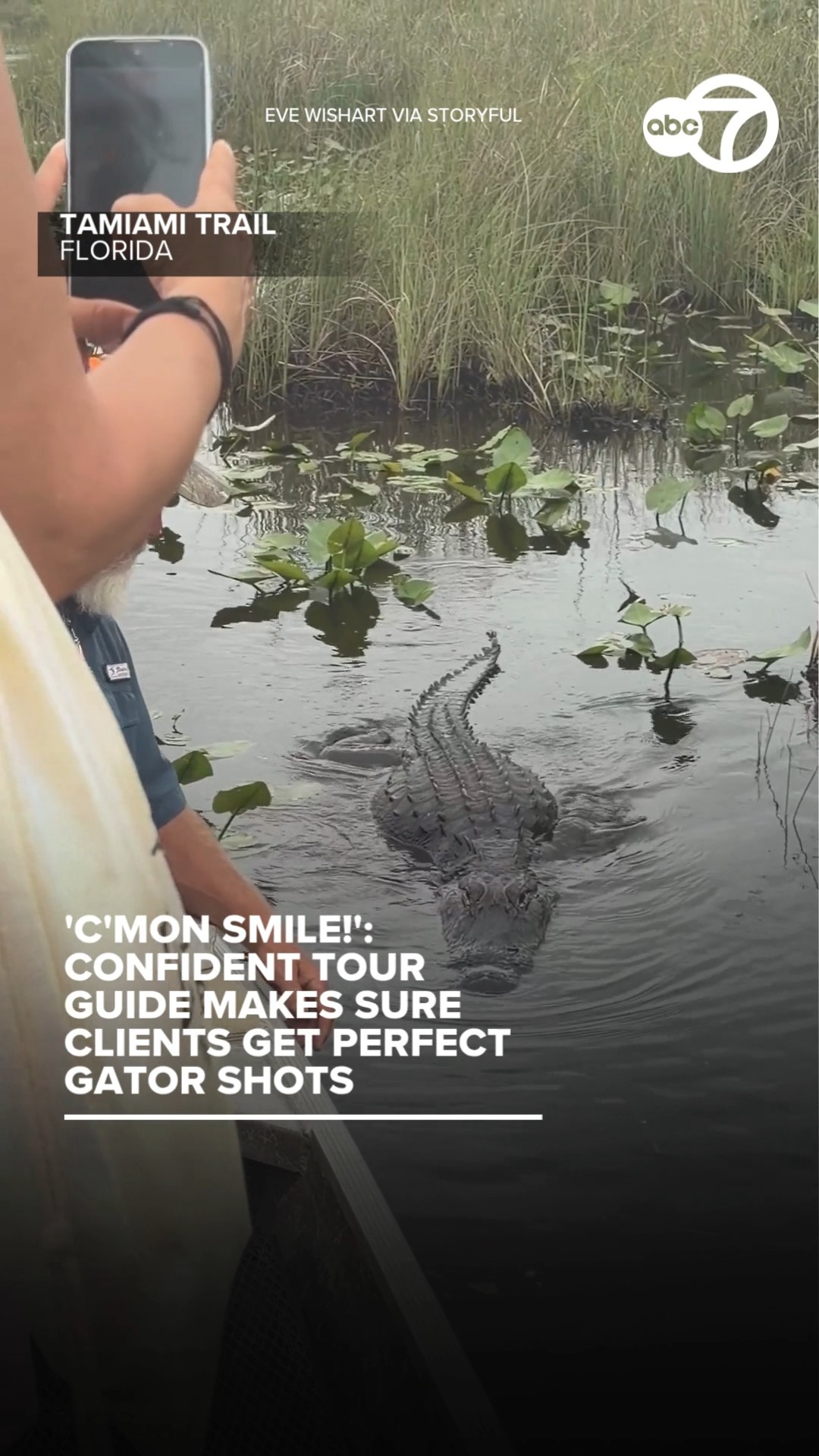 'C'mon smile!': Tour guide makes sure clients get perfect gator shots