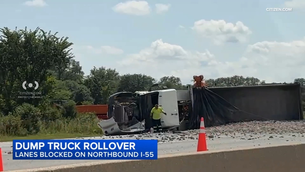 Dump truck rollover crash closes lanes on I-55: Video