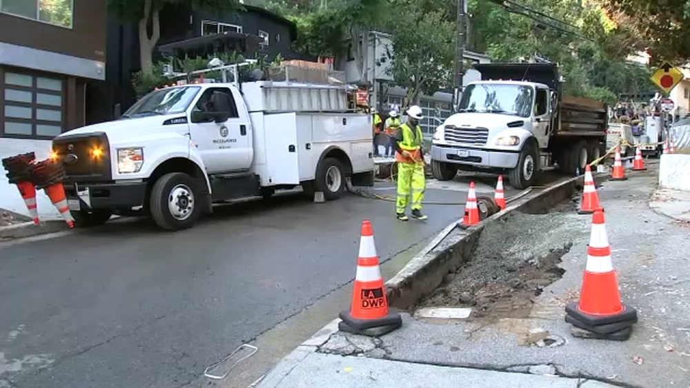 2nd water main break hits same Hollywood Hills street in 2 days