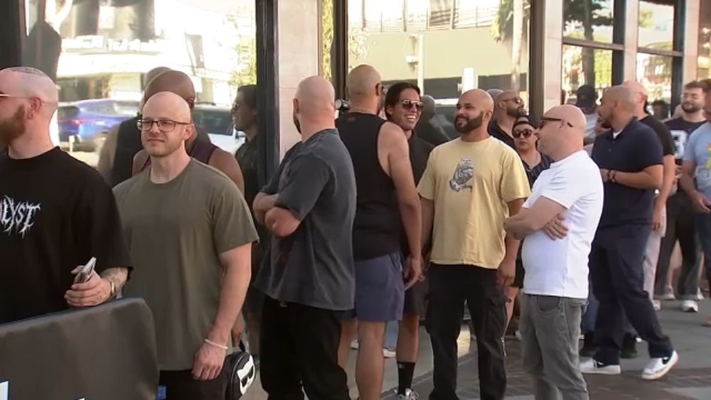 Hundreds of bald people gather for community meetup in Glendale