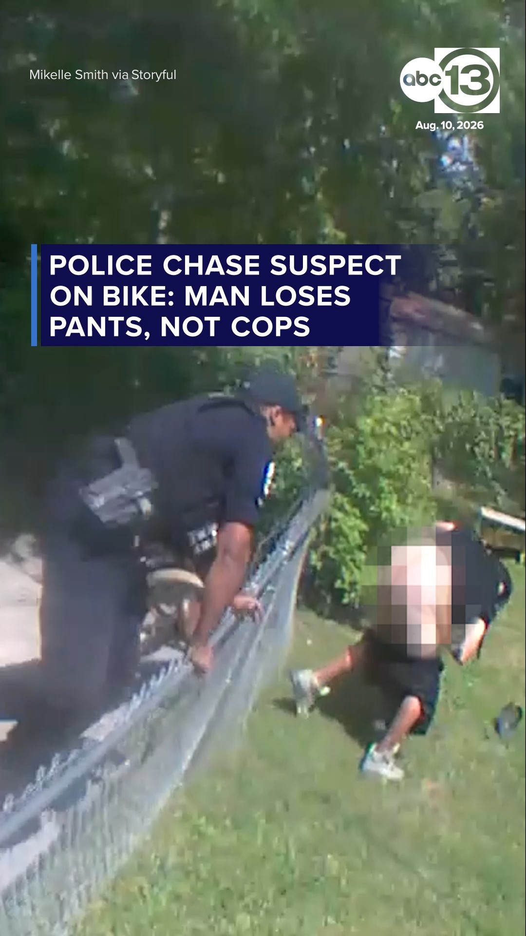 Crash! Columbus Ohio suspect on bike loses pants, not cops