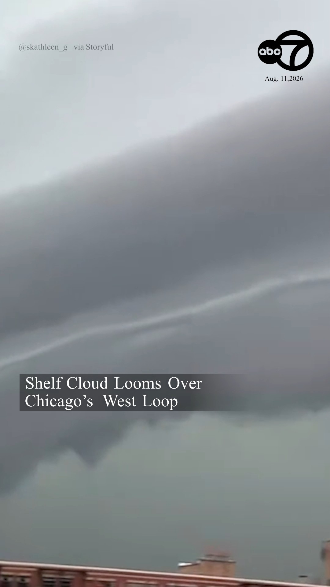 Shelf Cloud Looms Over Chicago's West Loop
