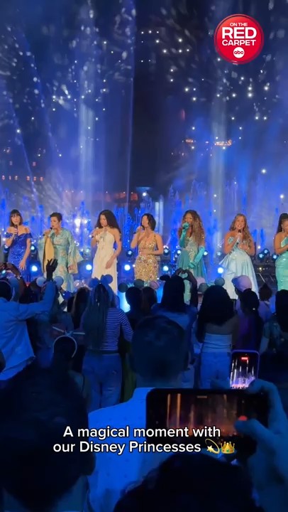 Disney Princesses perform "When You Wish Upon A Star" at D23