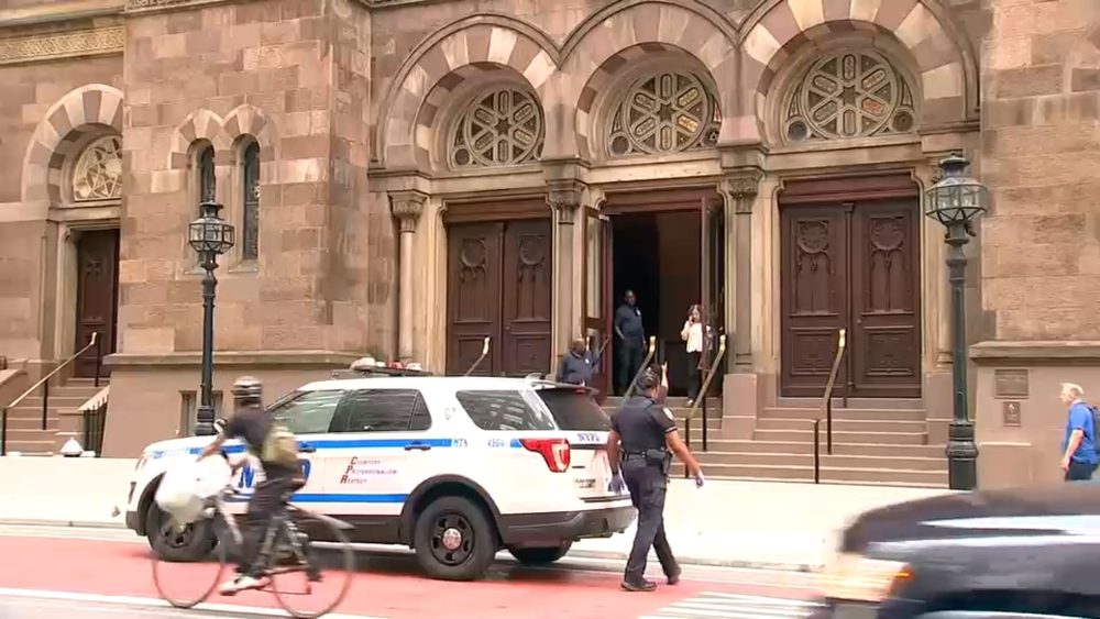 Man in custody after disrupting Shabbat services, striking woman at Central Synagogue