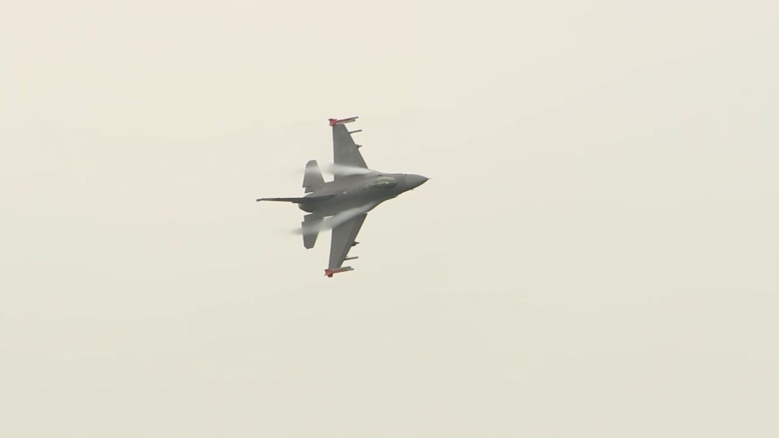 Chicago Air and Water Show kicks off after weather delay, drawing thousands to North Avenue Beach