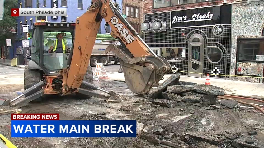 Crews work to repair water main break in South Philadelphia