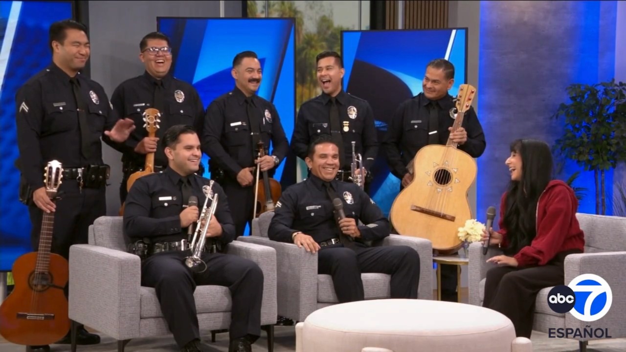 Oficiales hallan en el mariachi otra forma de servir a la comunidad