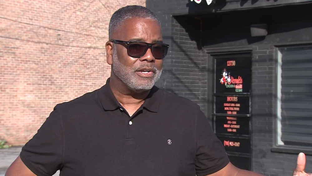 New details released after mayor hurt in shooting at Harold's Chicken in Robbins
