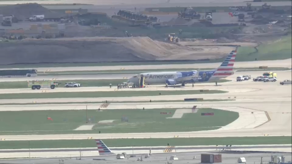 American Airlines plane from LaGuardia blows tires landing in Chicago