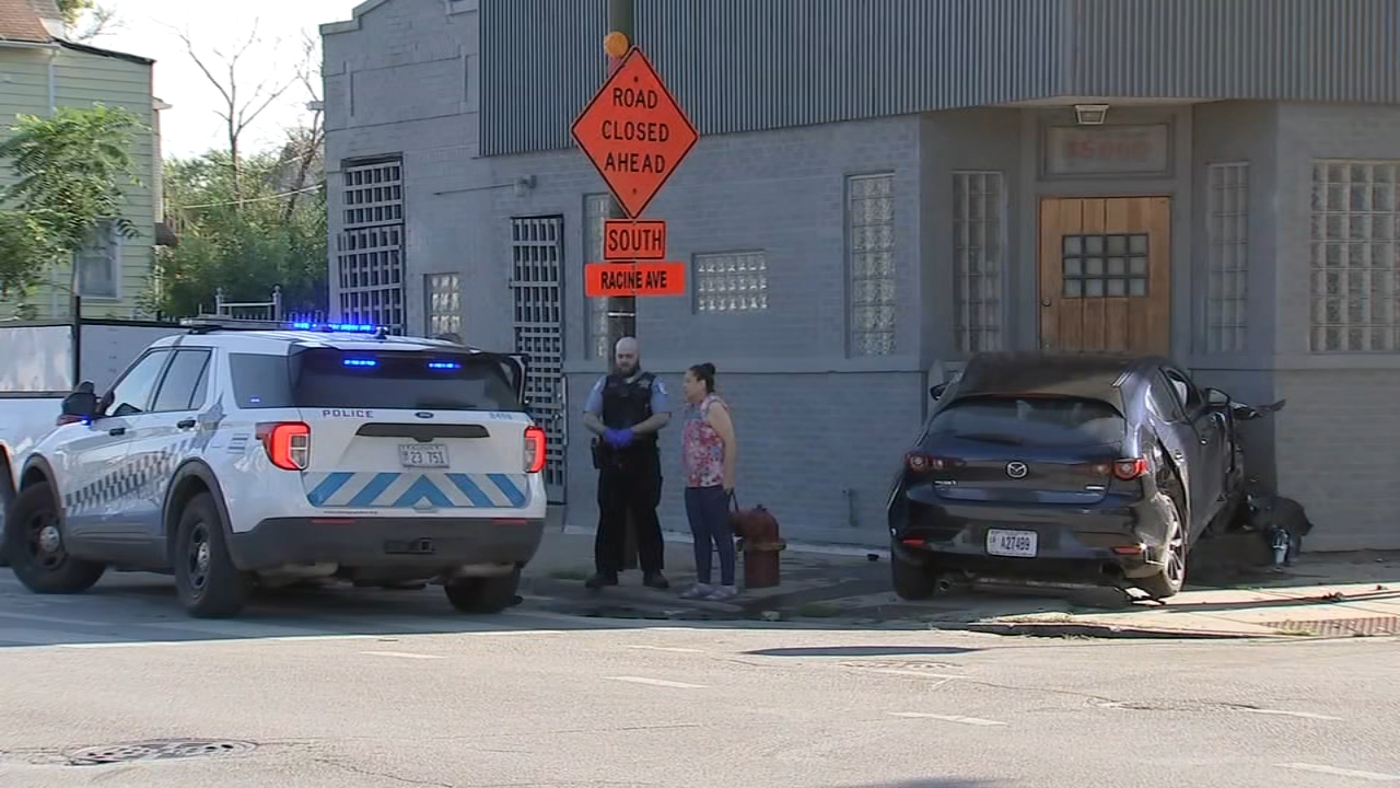 Driver hits car, South Side building before running away; 1 hurt: CPD