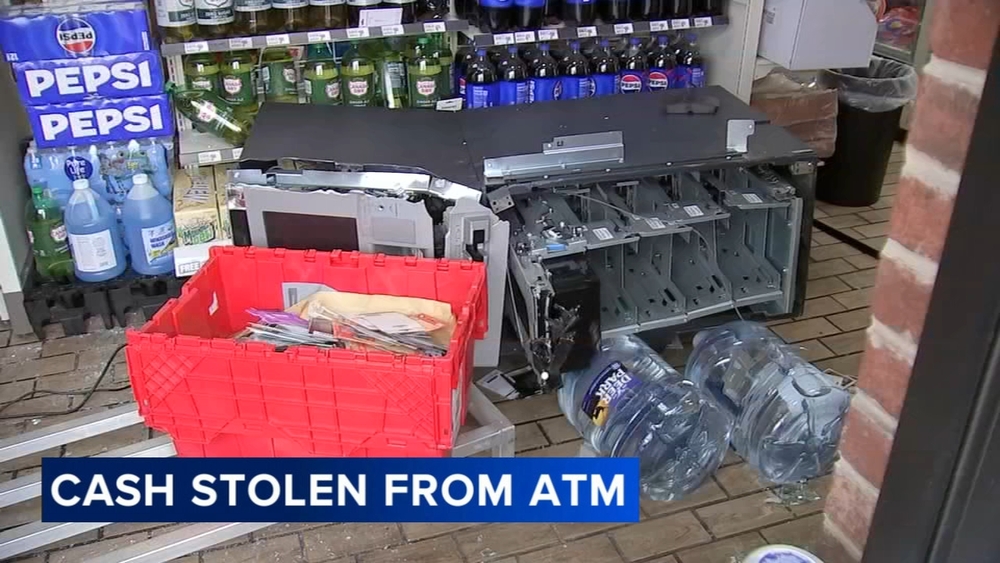 Thief smashes window, rips cash from inside ATM at 7-Eleven in Mayfair