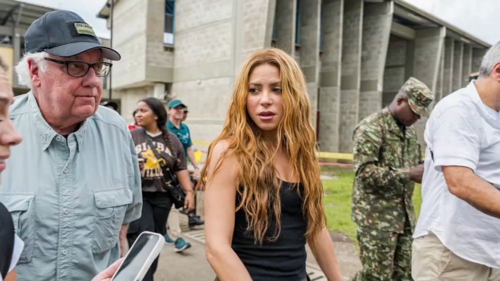 Shakira makes surprise visit in earthquake-damaged Colombia
