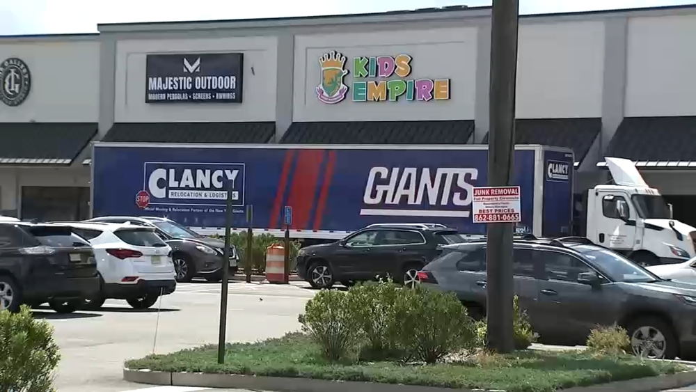 NY Giants team up with Habitat for Humanity to give old items new life