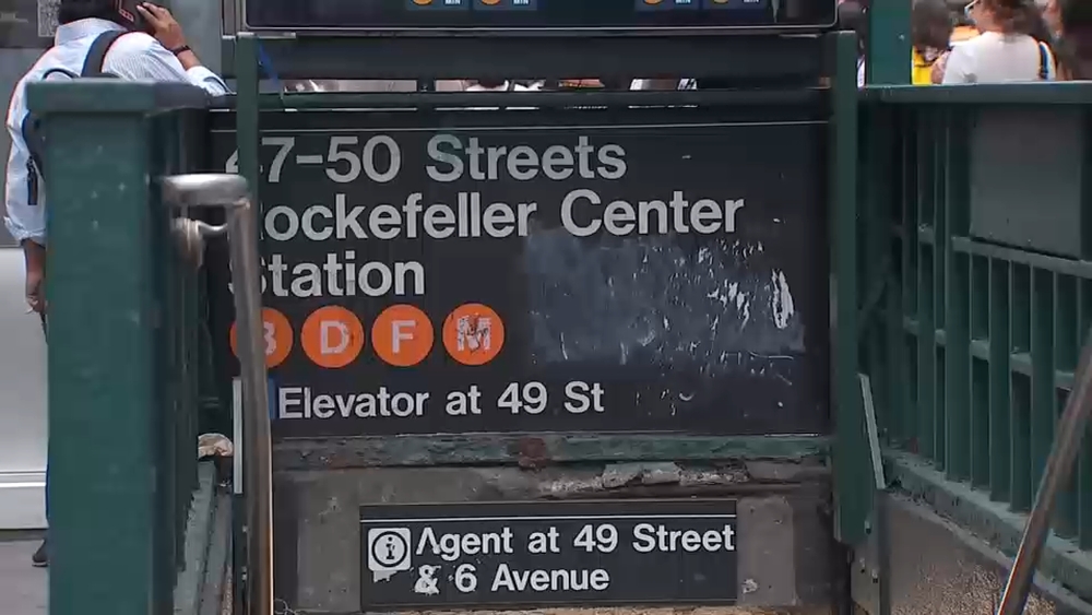 Man pulls himself on to subway platform after being shoved on to tracks in Midtown