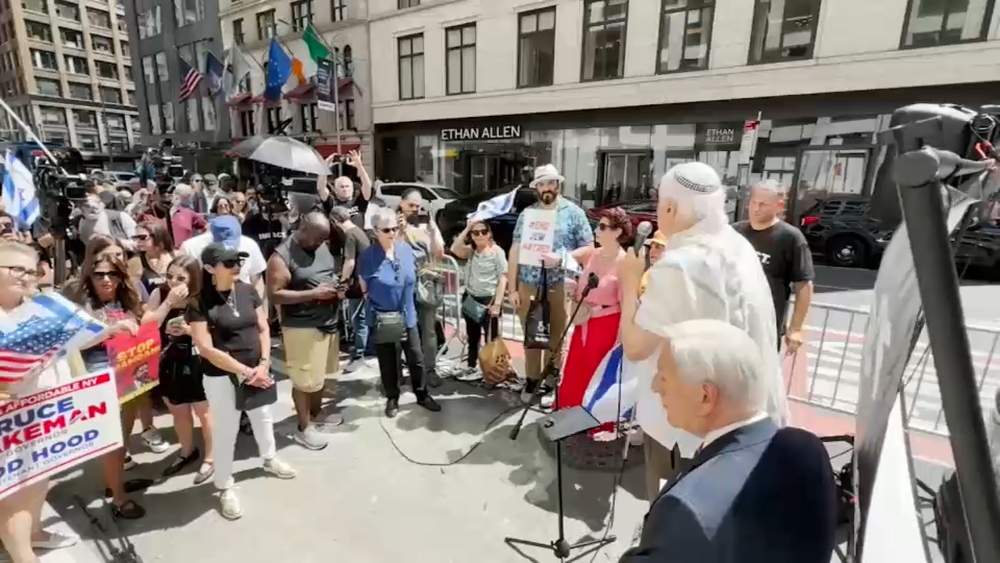 Rally held to denounce antisemitism after Central Synagogue attack