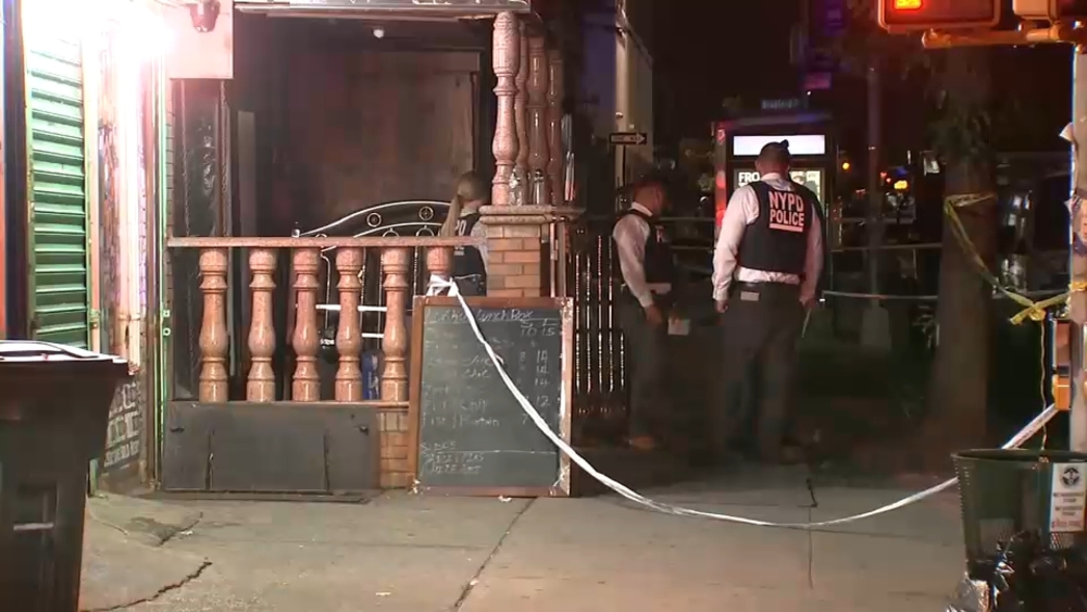 2 men sought after 17-year-old boy fatally shot in East New York, Brooklyn