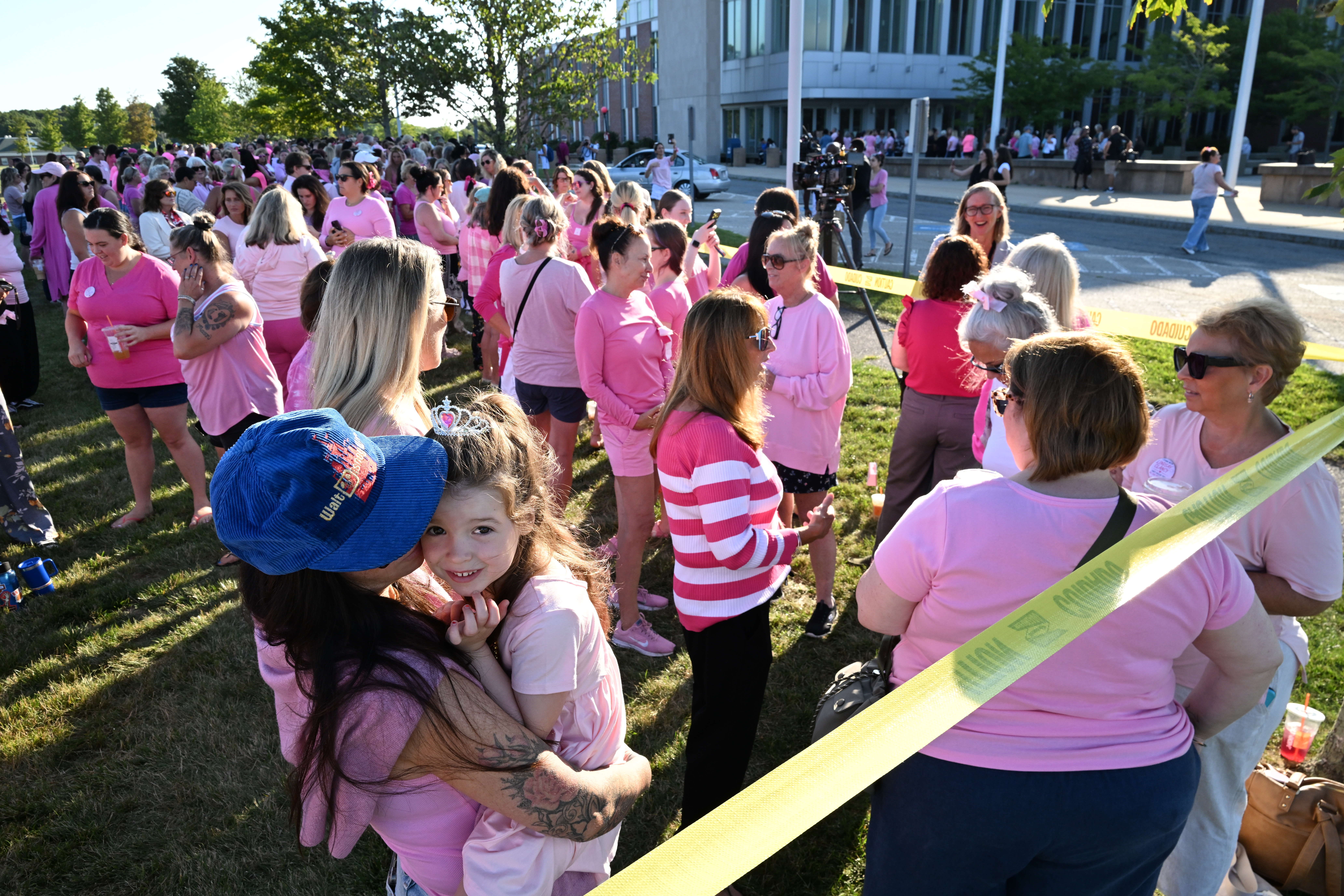 Kara Hurston holds her daughter Prinn, 4, as they join a demonstration in support of Lindsay Clancy outside Plymouth Superior Court, where Clancy is on trial in connection with the deaths of her three children, Thursday, Aug. 20, 2026, in Plymouth, Mass.