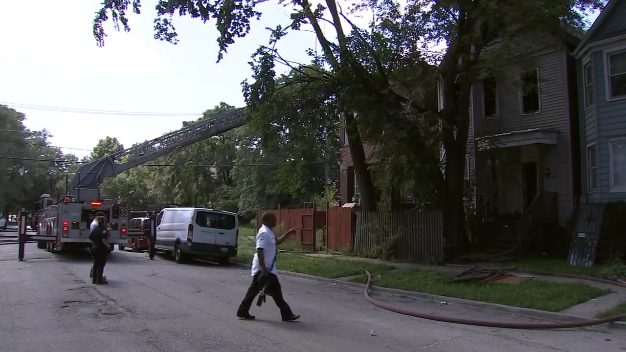 4 firefighters injured, 1 seriously, battling South Side fire: CFD
