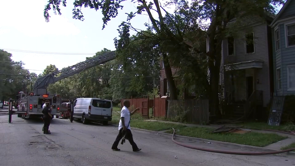4 firefighters injured, 1 seriously, battling South Side fire: CFD