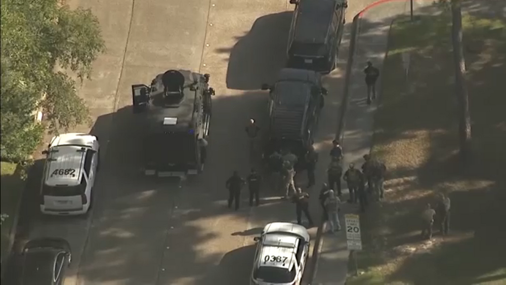 Sex offender arrested after dramatic SWAT standoff, authorities say