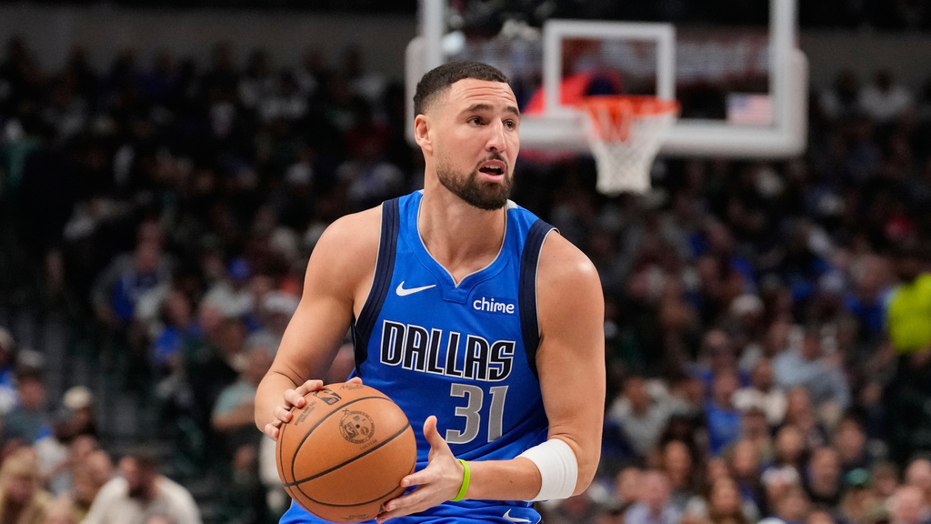 Dallas Mavericks guard Klay Thompson prepares to shoot during an NBA basketball game against the Sacramento Kings in Dallas, Thursday, Feb. 26, 2026.