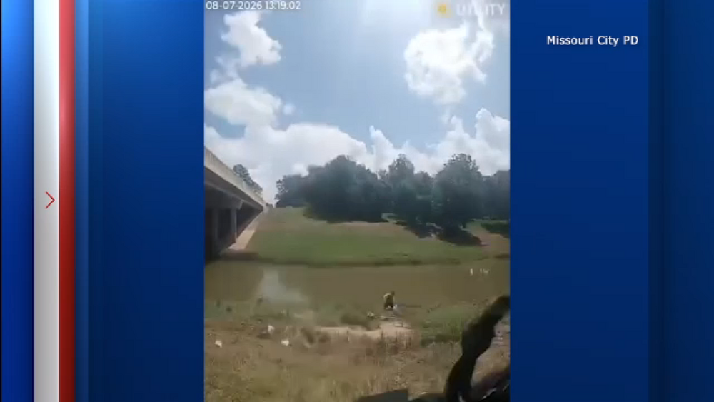 Body camera footage shows Missouri City police rescue young boy from water