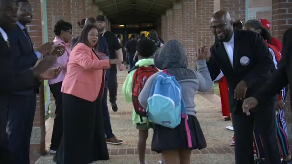 Cumberland County students get big community welcome on first day