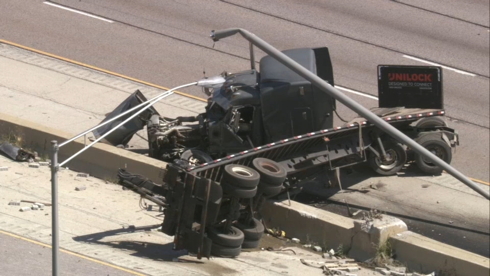 Semi rolls over, spilling concrete bricks on I-290 in north suburbs