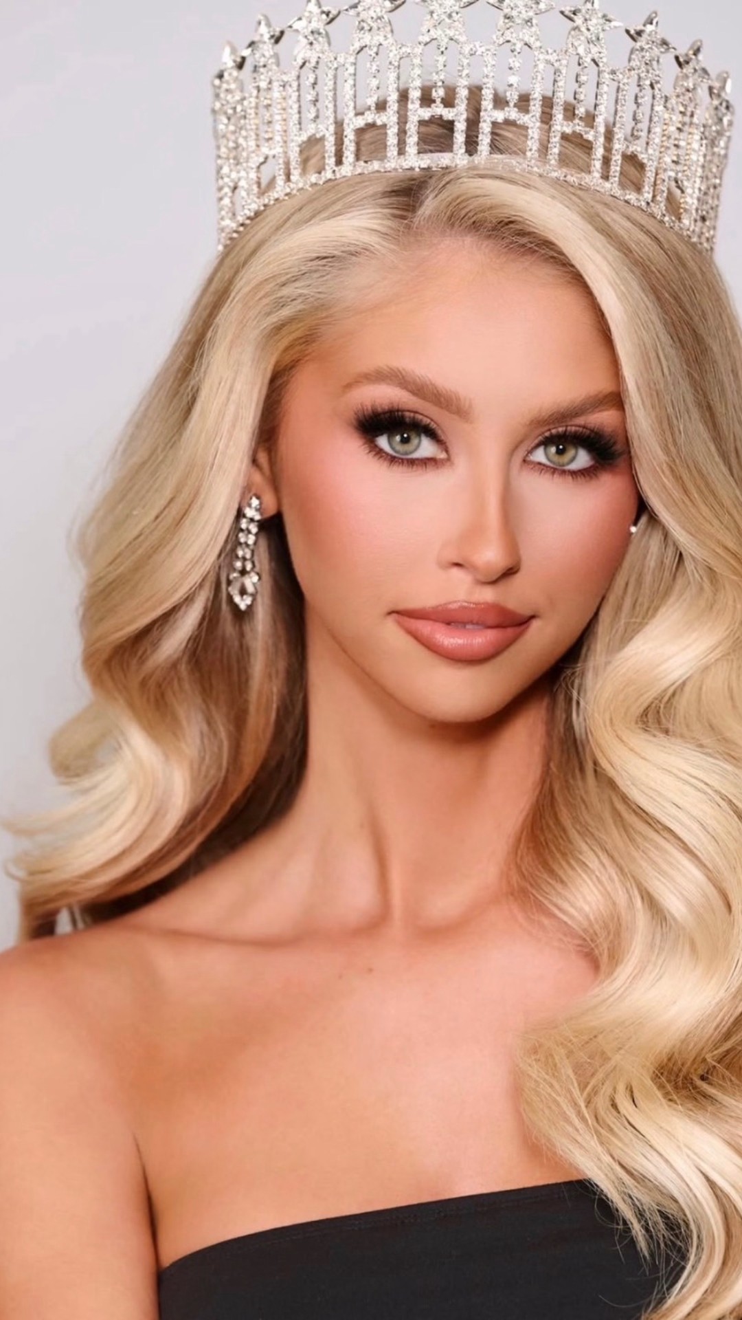 Local HS grad, daughter of 1998 Miss Illinois competes for Miss USA