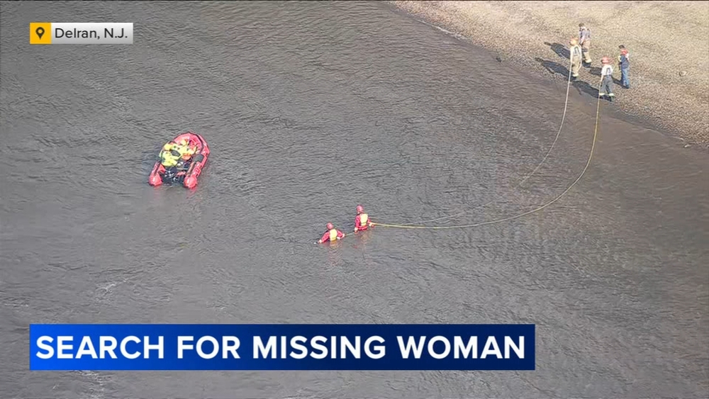 Woman missing after rescuing child in Delaware River