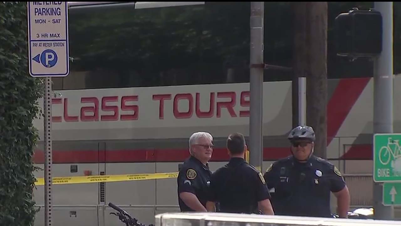 1 person killed after being struck by bus near downtown Houston ABC13