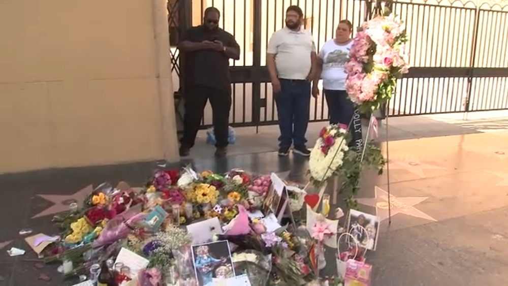 Memorial grows for Dolly Parton on Hollywood Walk of Fame